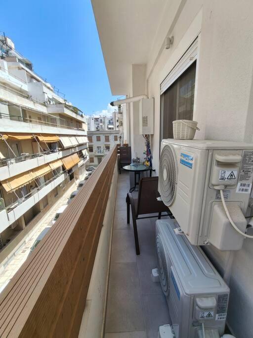 Chic Apartment Near Acropolis أثينا المظهر الخارجي الصورة