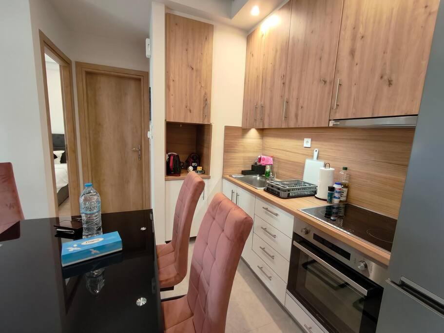 Chic Apartment Near Acropolis أثينا المظهر الخارجي الصورة
