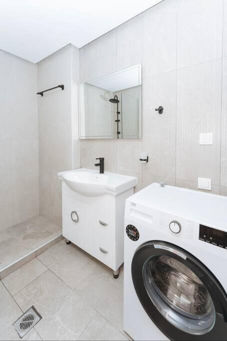 Chic Apartment Near Acropolis أثينا المظهر الخارجي الصورة